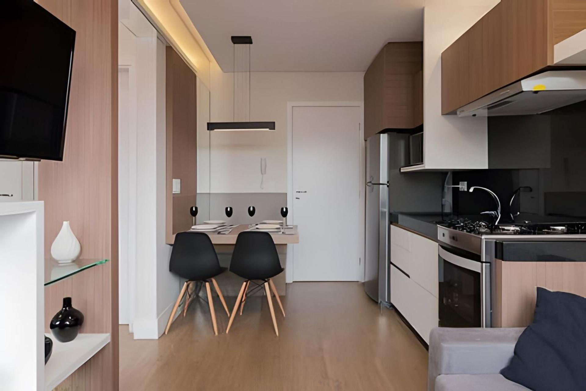 Studio prox shopping Curitiba Wifi, TV a Cabo e ar by UROOMS