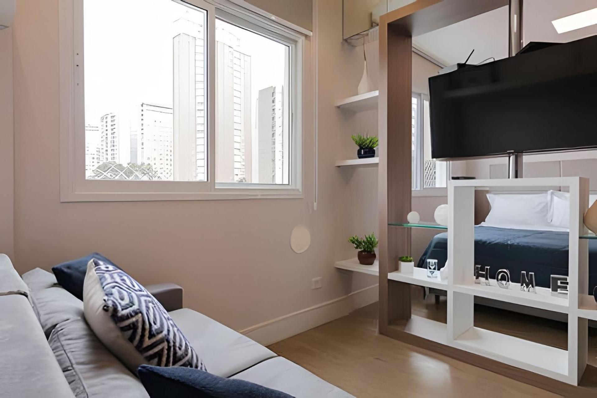 Studio prox shopping Curitiba Wifi, TV a Cabo e ar by UROOMS