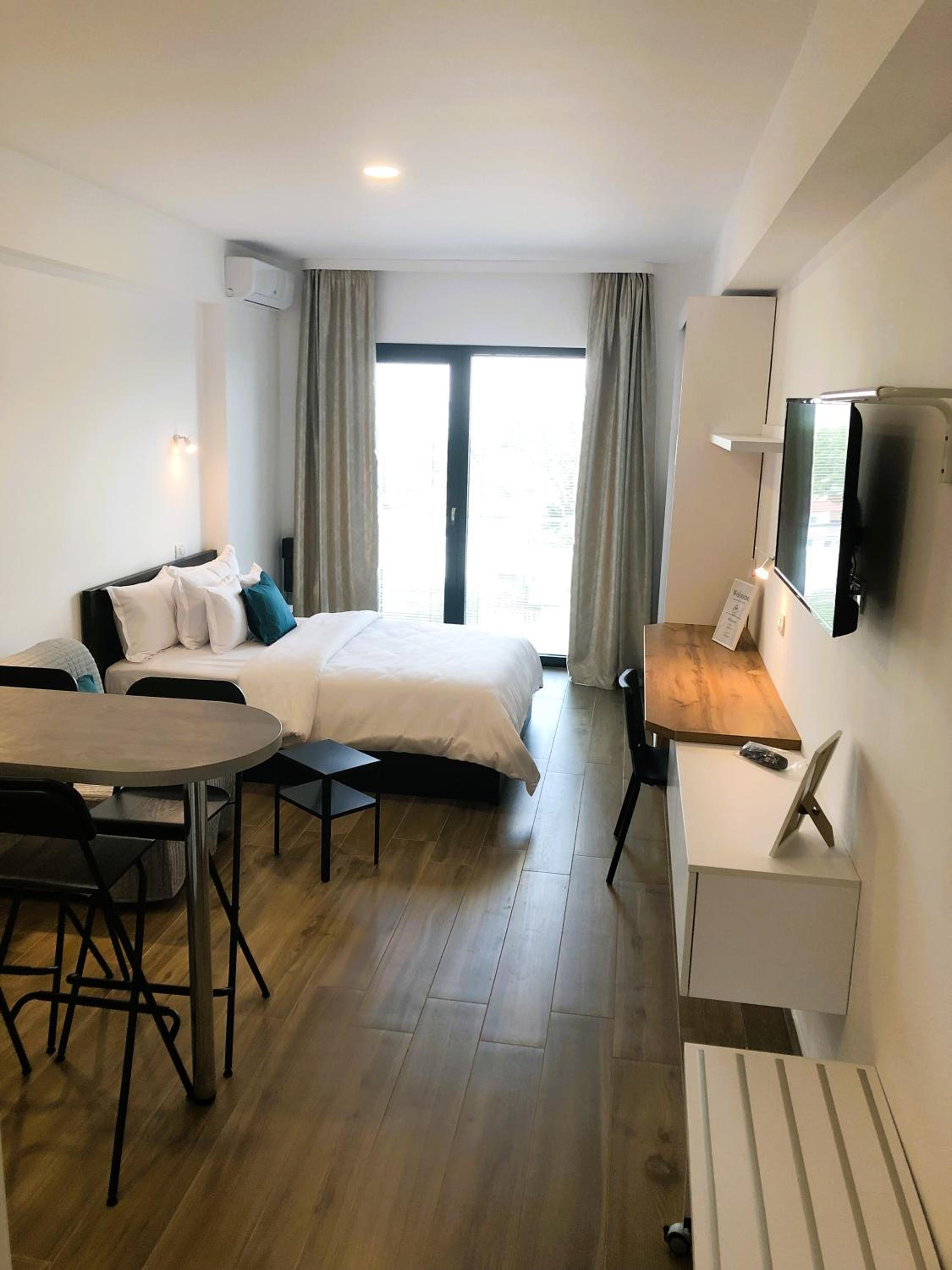Mamaia's Minimalist Loft