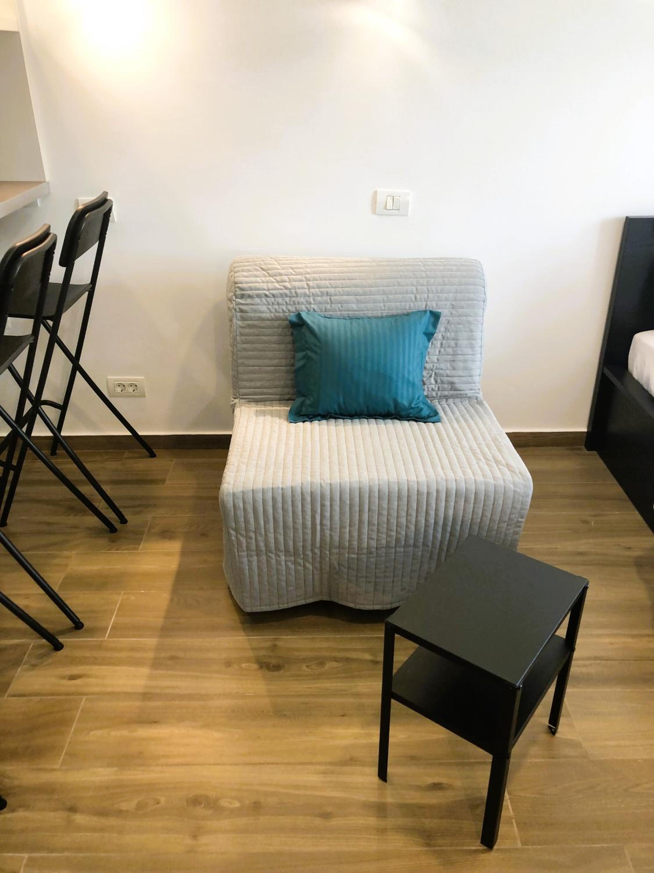 Mamaia's Minimalist Loft