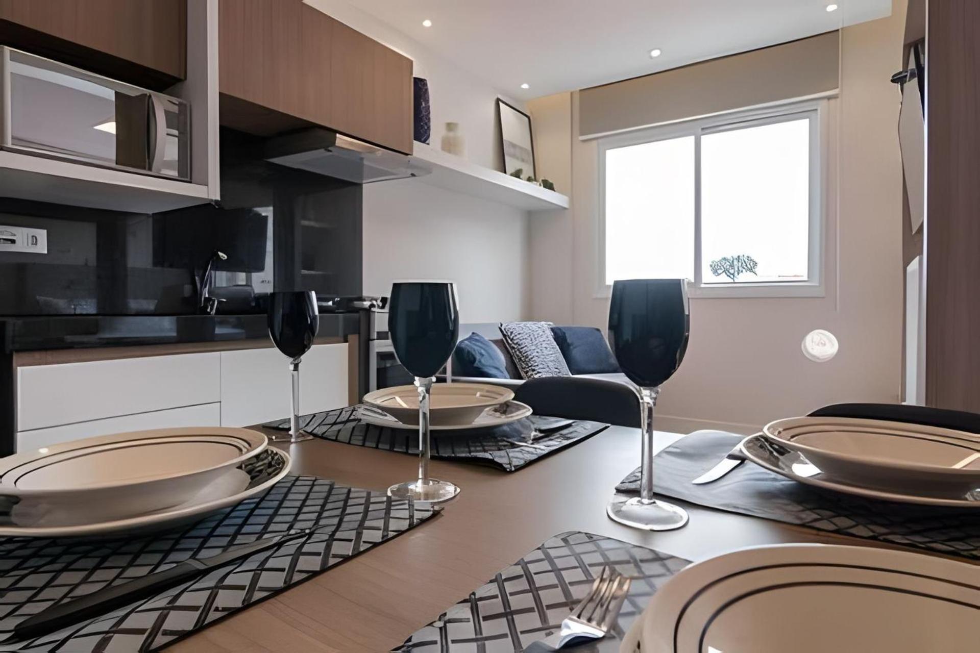 Studio prox shopping Curitiba Wifi, TV a Cabo e ar by UROOMS