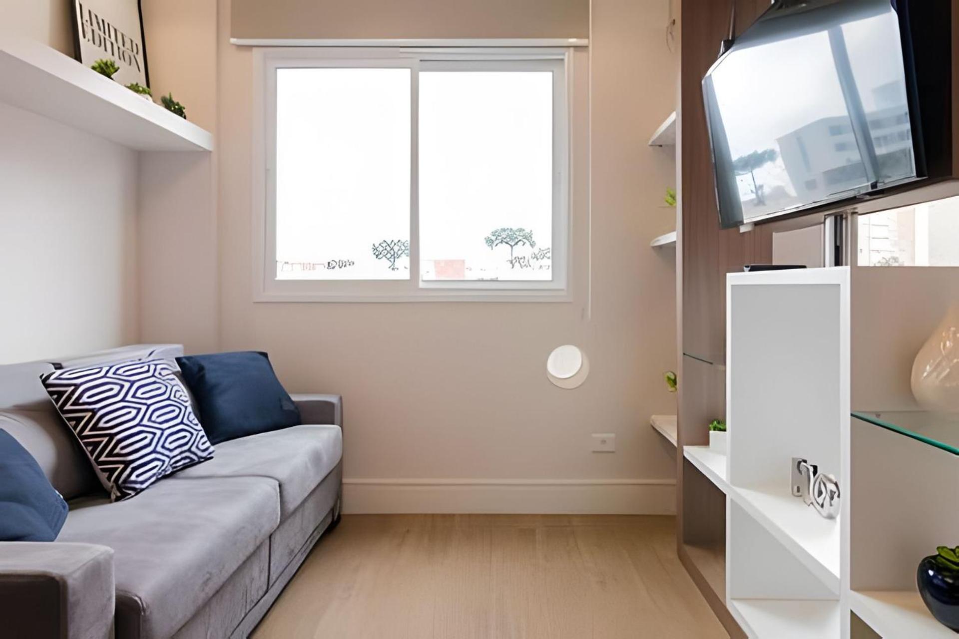 Studio prox shopping Curitiba Wifi, TV a Cabo e ar by UROOMS