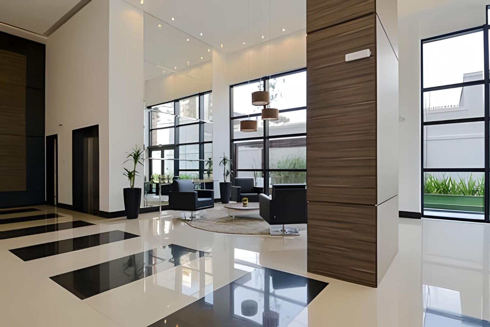 Studio prox shopping Curitiba Wifi, TV a Cabo e ar by UROOMS