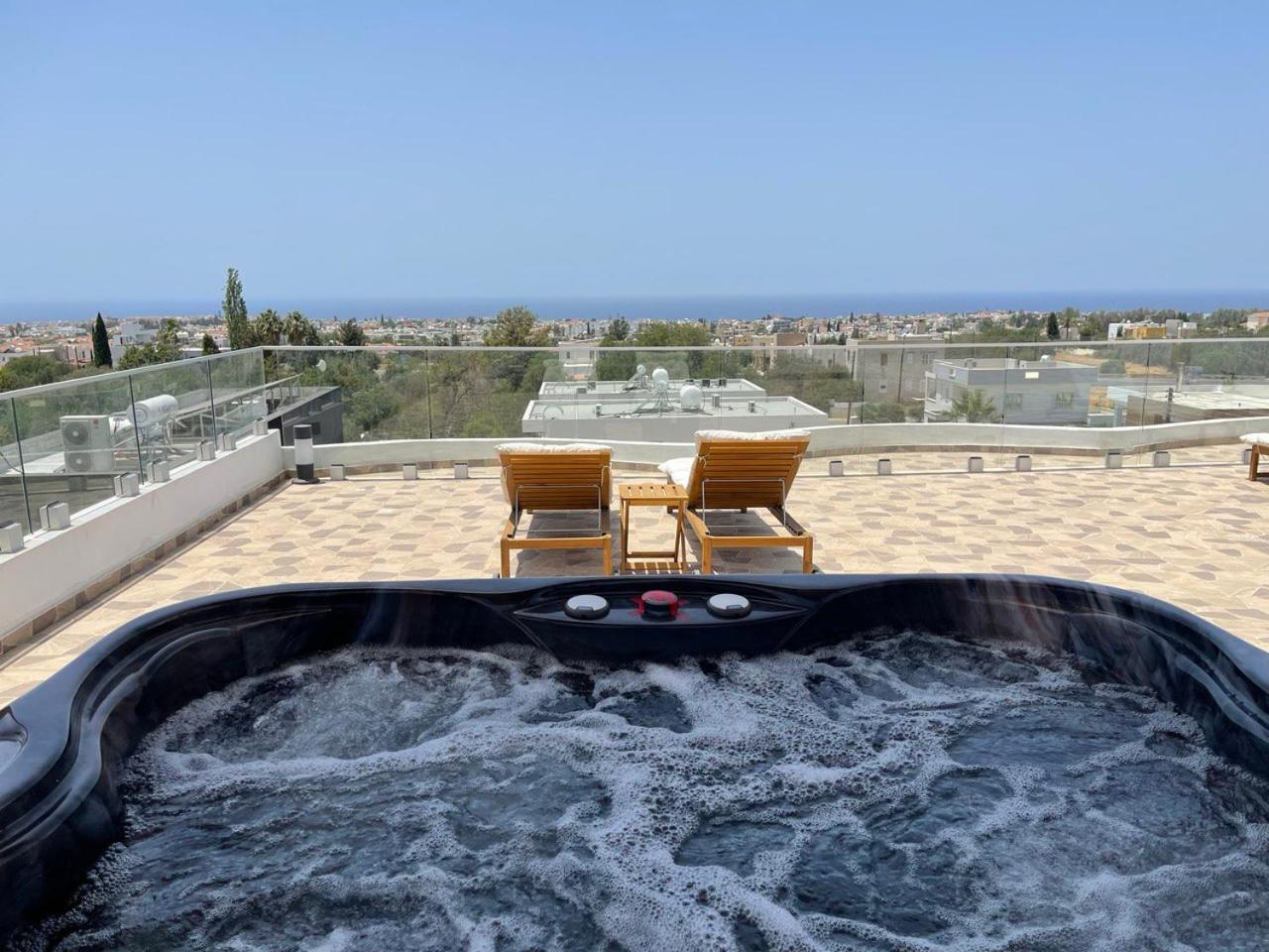 ARF Apartments - with Jacuzzi at the complex
