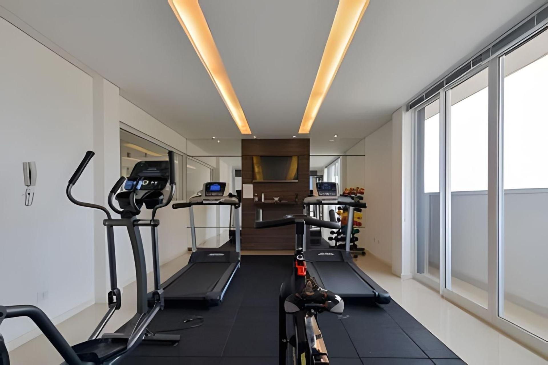 Studio prox shopping Curitiba Wifi, TV a Cabo e ar by UROOMS