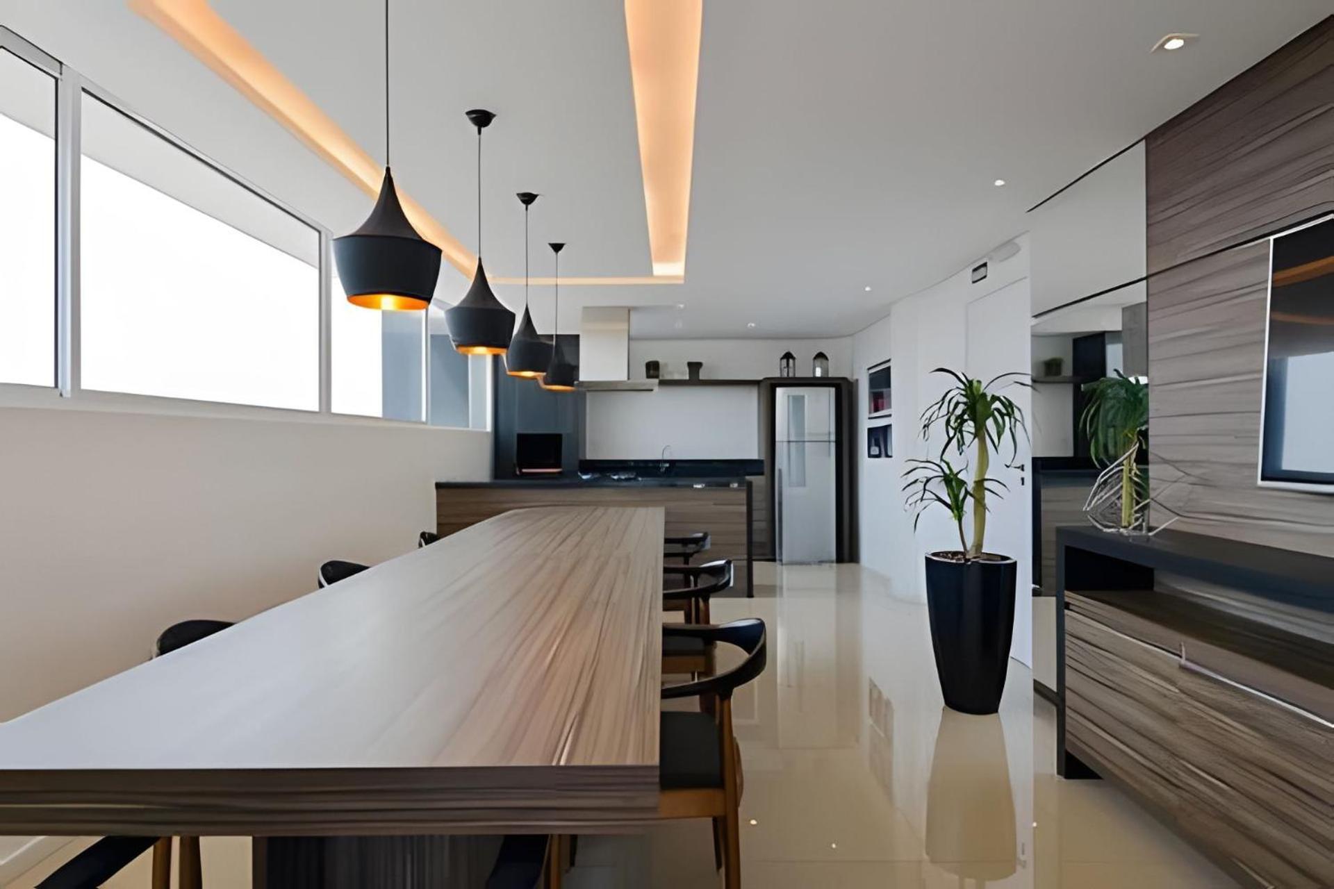 Studio prox shopping Curitiba Wifi, TV a Cabo e ar by UROOMS
