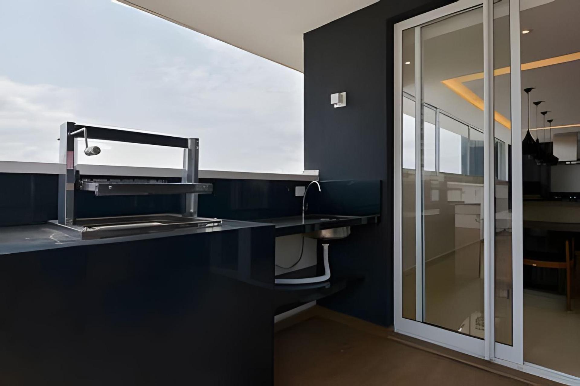 Studio prox shopping Curitiba Wifi, TV a Cabo e ar by UROOMS