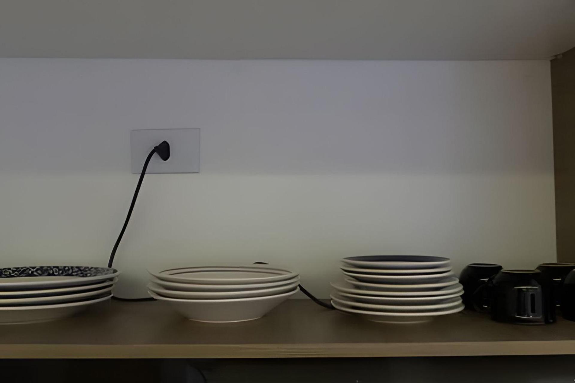 Studio prox shopping Curitiba Wifi, TV a Cabo e ar by UROOMS
