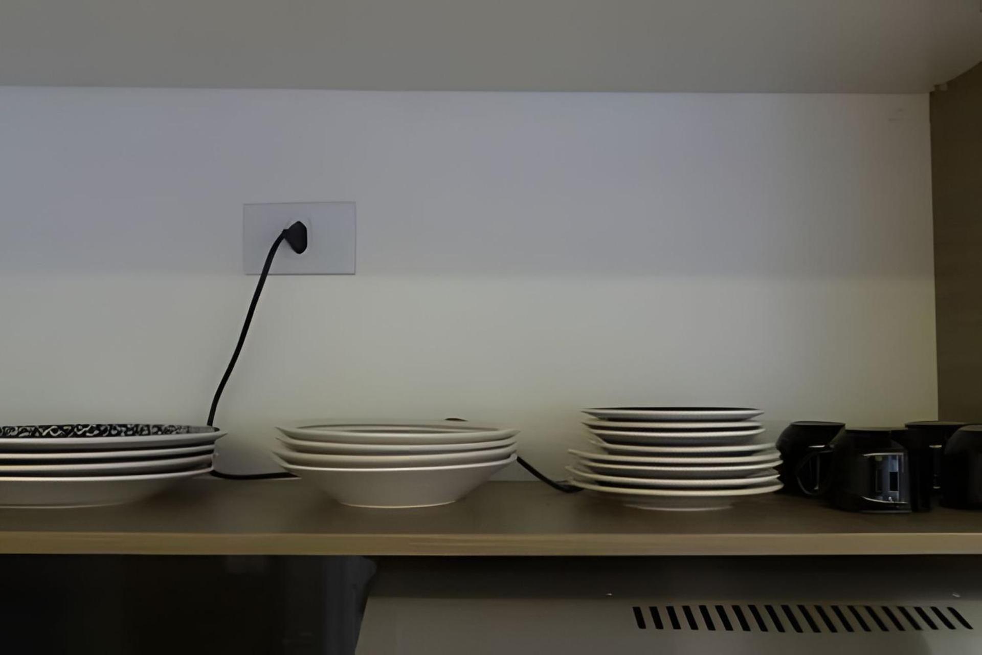 Studio prox shopping Curitiba Wifi, TV a Cabo e ar by UROOMS