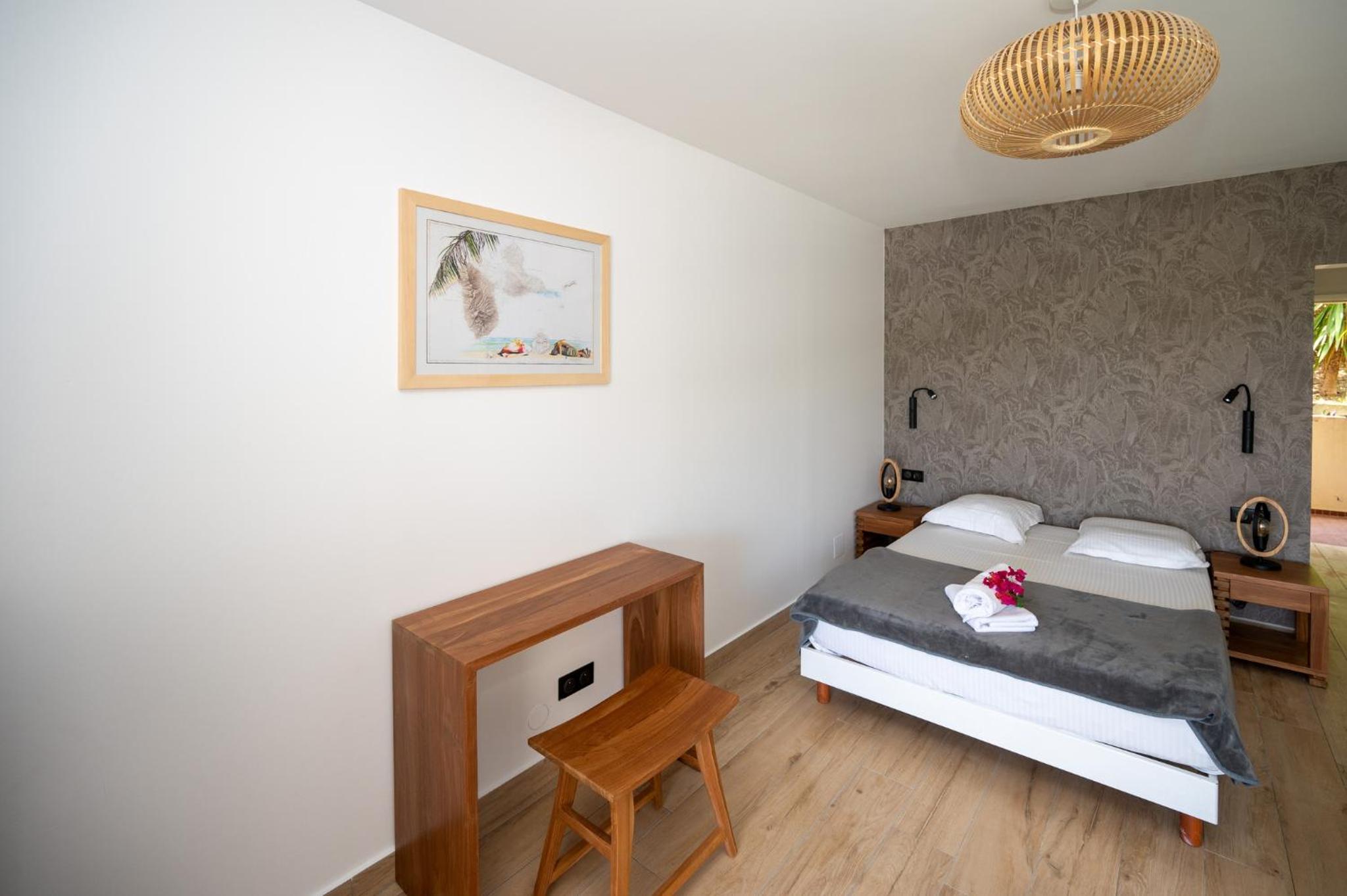STUDIO, PISCINE ET VUE MER A LA MARINA view 3