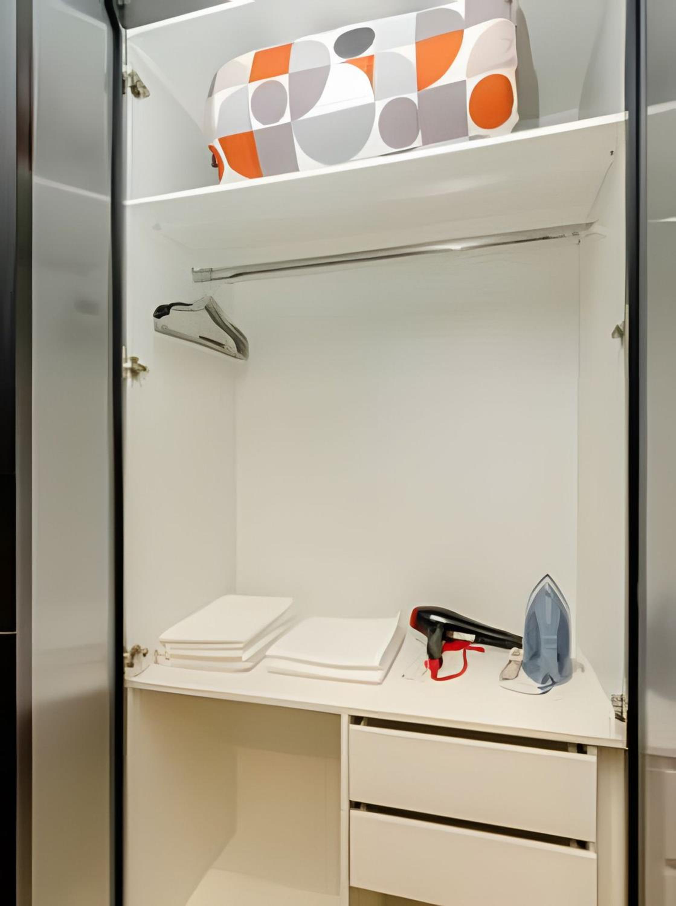 Easy Emiliano - Apartamentos UROOMS