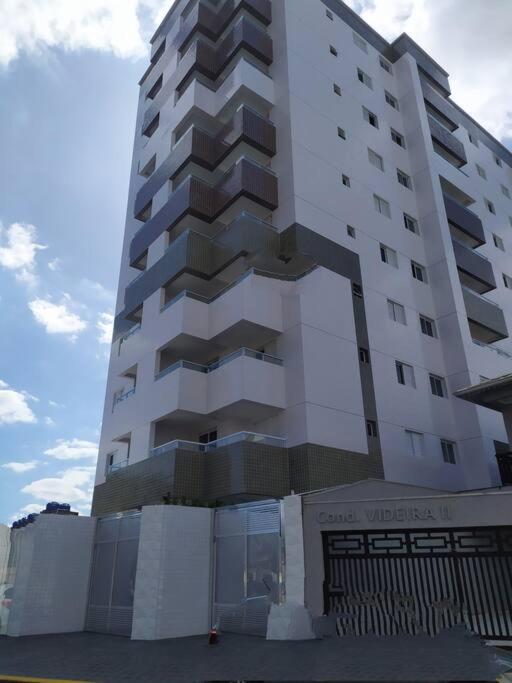 Apartamento novo vista do mar 64m2 2 dorms Wi-fi estacionamento grátis Praia Grande Mirim