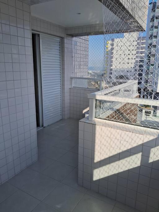 Apartamento novo vista do mar 64m2 2 dorms Wi-fi estacionamento grátis Praia Grande Mirim