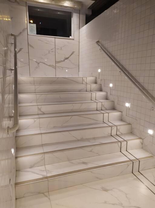 Apartamento novo vista do mar 64m2 2 dorms Wi-fi estacionamento grátis Praia Grande Mirim