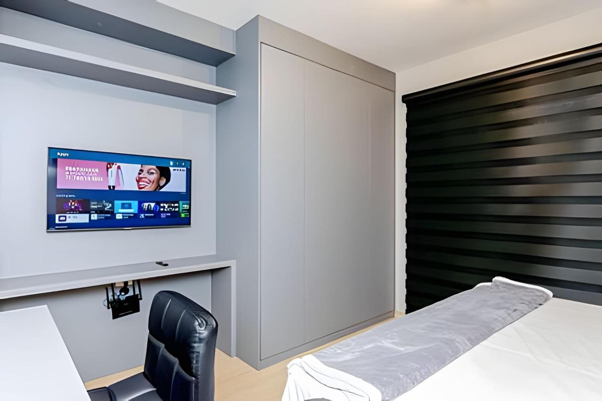 Studio incrível no Condo clube sky, batel soho by UROOMS