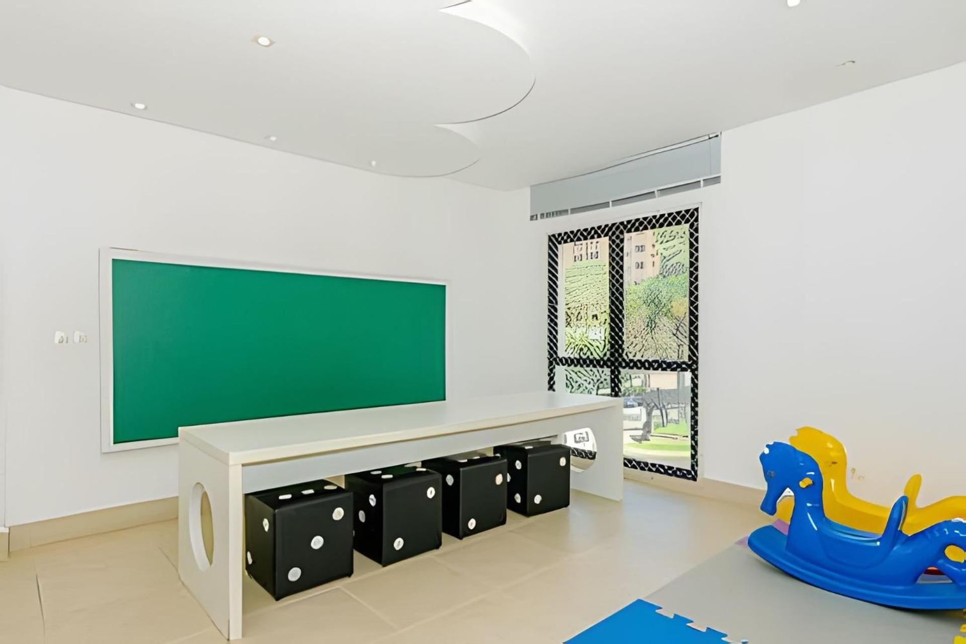 Studio incrível no Condo clube sky, batel soho by UROOMS