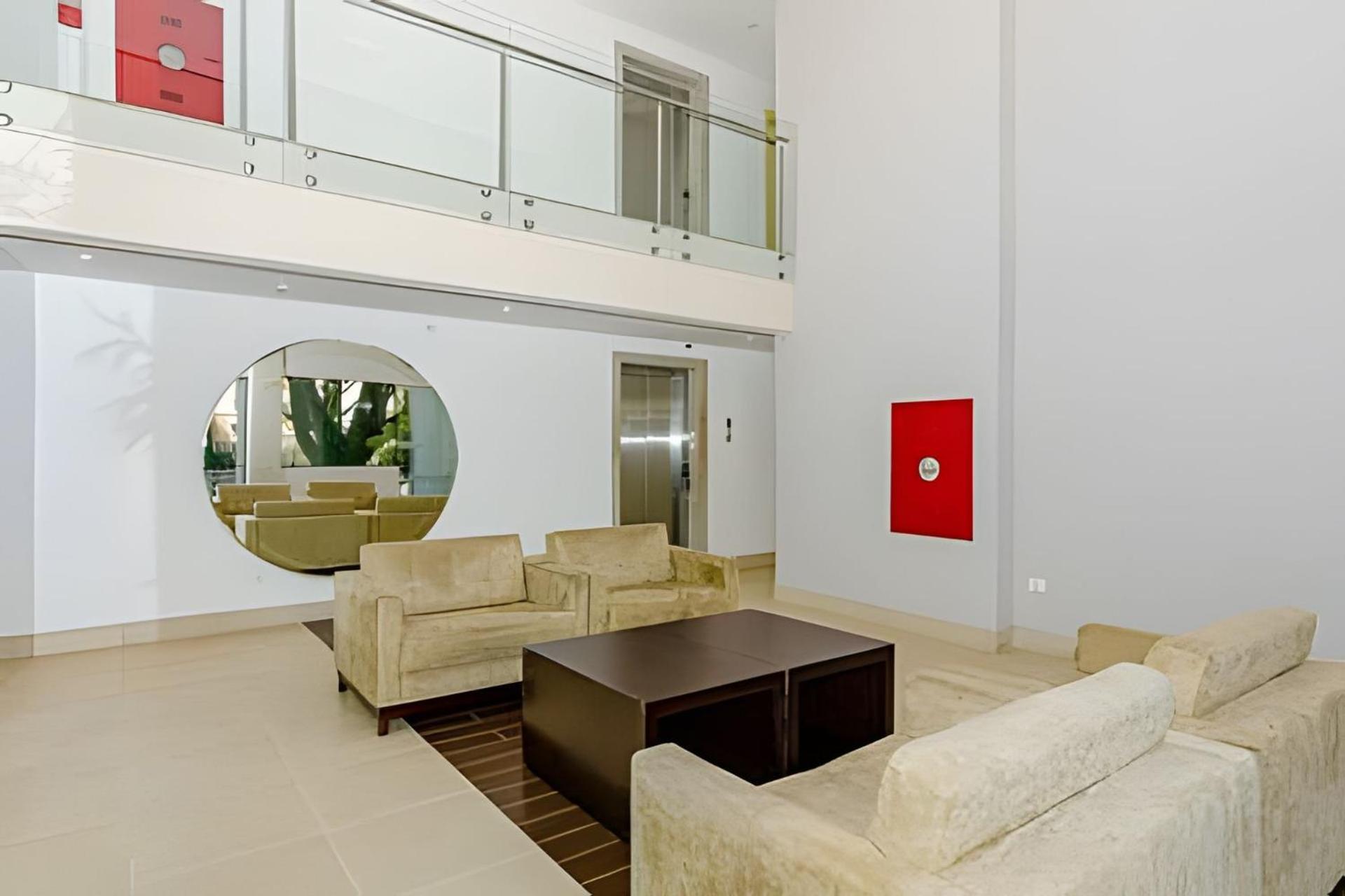 Studio incrível no Condo clube sky, batel soho by UROOMS