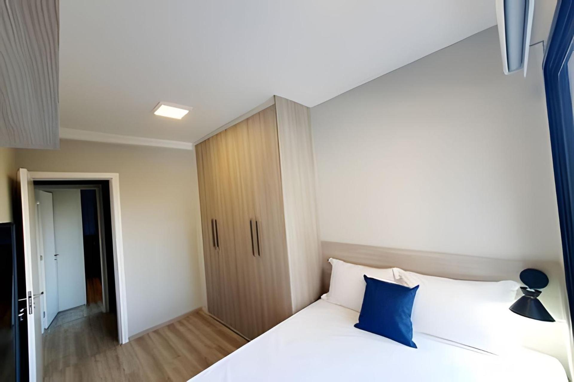 Dois quartos condomínio clube de luxo Sky com vaga by UROOMS