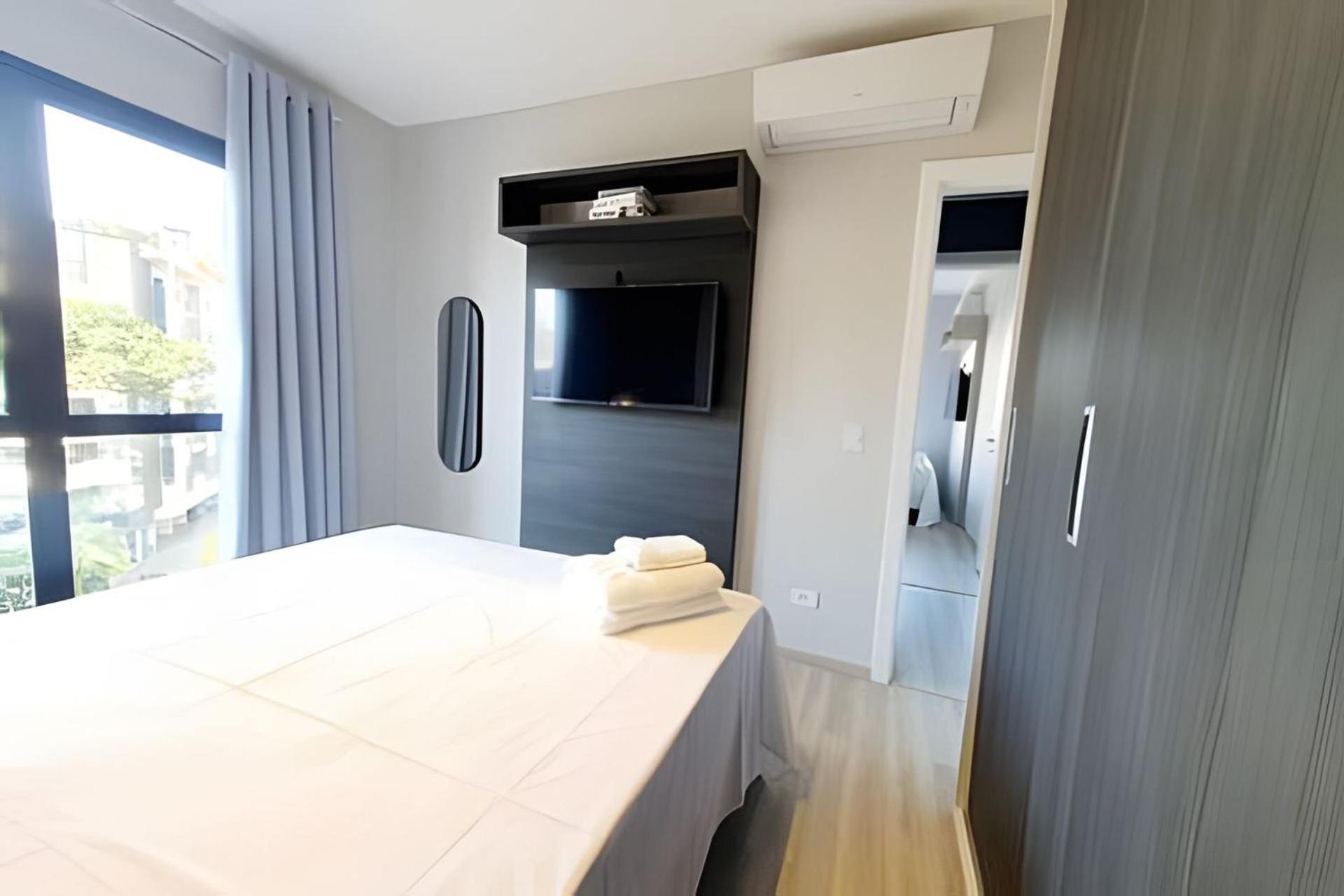 Dois quartos condomínio clube de luxo Sky com vaga by UROOMS