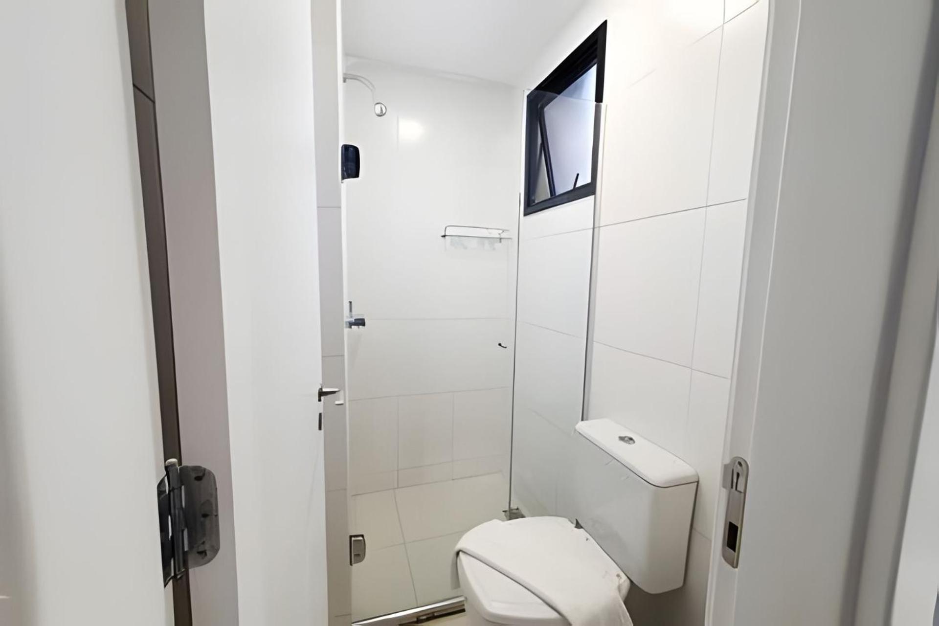 Dois quartos condomínio clube de luxo Sky com vaga by UROOMS