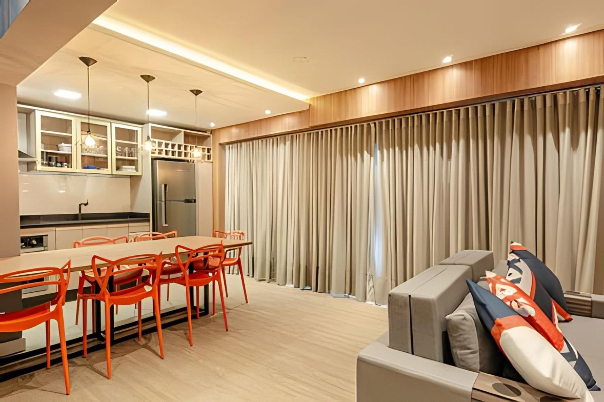 Duplex Incrível, 2 Quartos, varanda, 2 vagas Batel by UROOMS