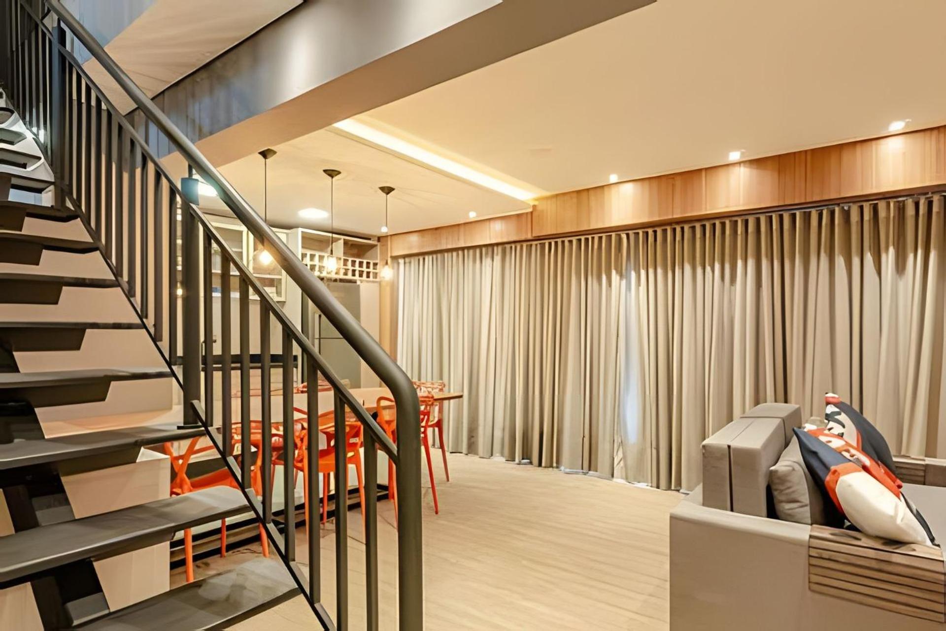 Duplex Incrível, 2 Quartos, varanda, 2 vagas Batel by UROOMS