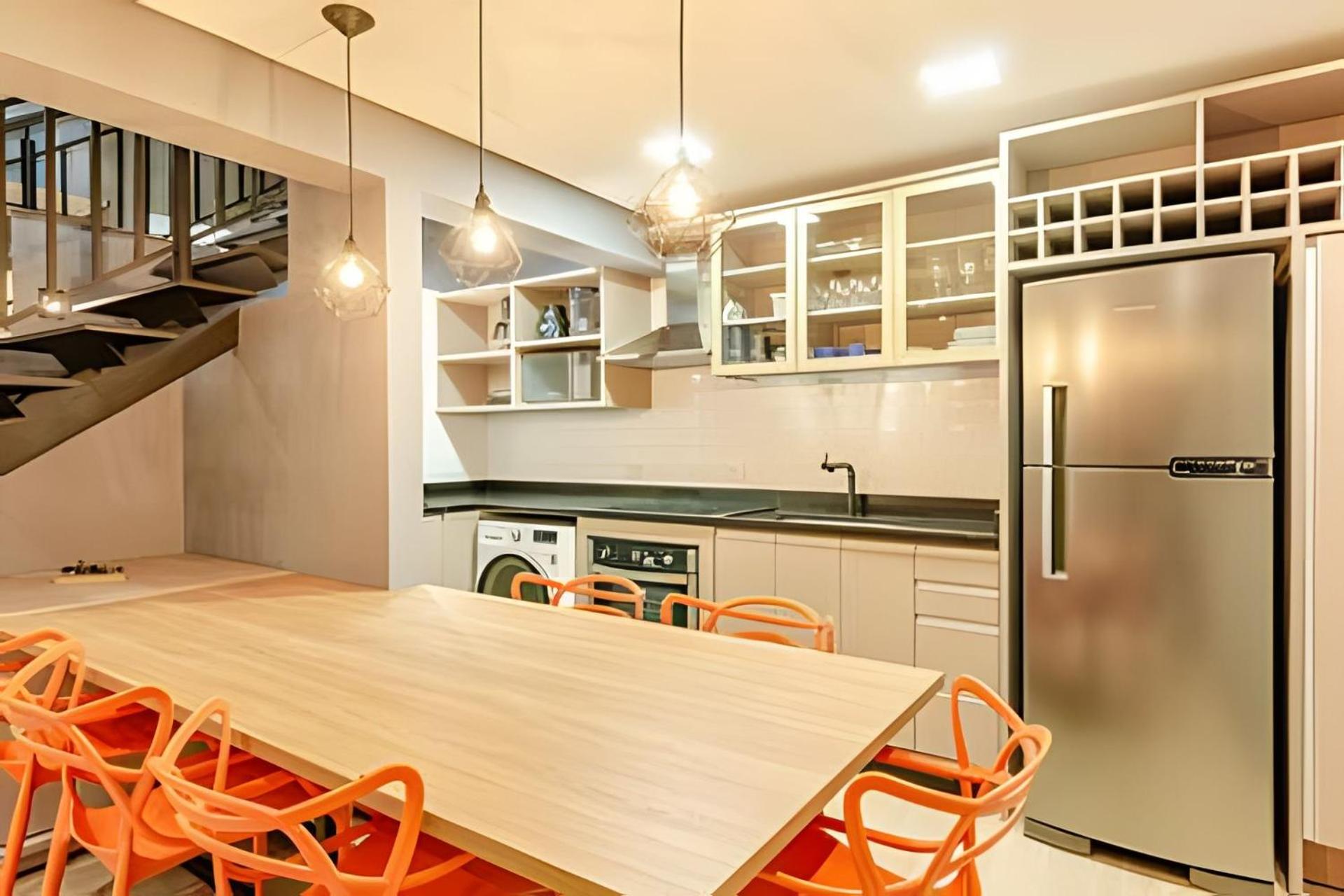 Duplex Incrível, 2 Quartos, varanda, 2 vagas Batel by UROOMS