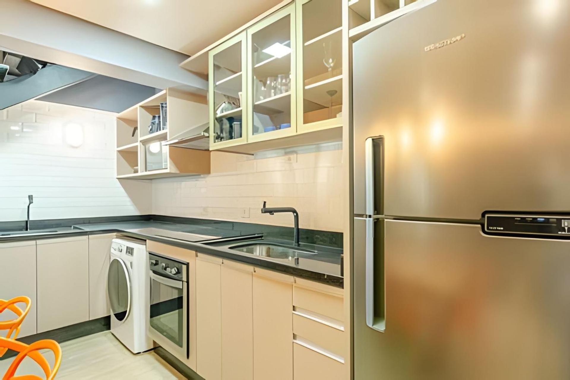Duplex Incrível, 2 Quartos, varanda, 2 vagas Batel by UROOMS