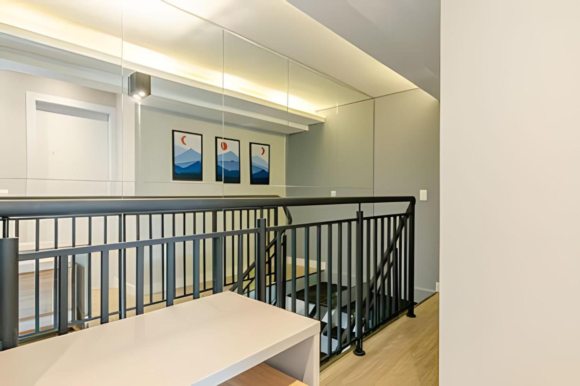 Duplex Incrível, 2 Quartos, varanda, 2 vagas Batel by UROOMS