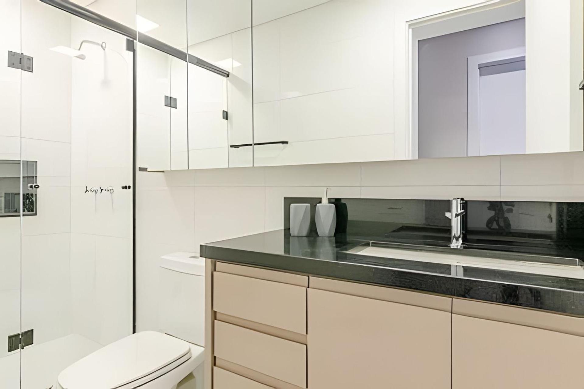 Duplex Incrível, 2 Quartos, varanda, 2 vagas Batel by UROOMS