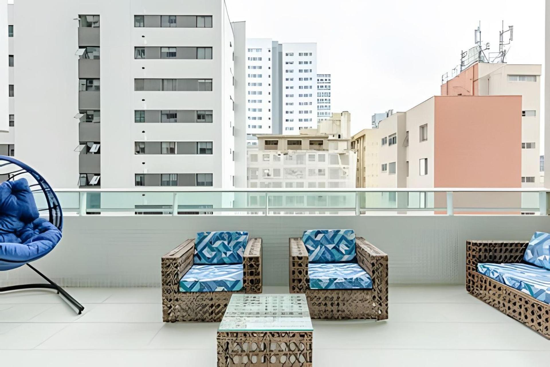 Duplex Incrível, 2 Quartos, varanda, 2 vagas Batel by UROOMS