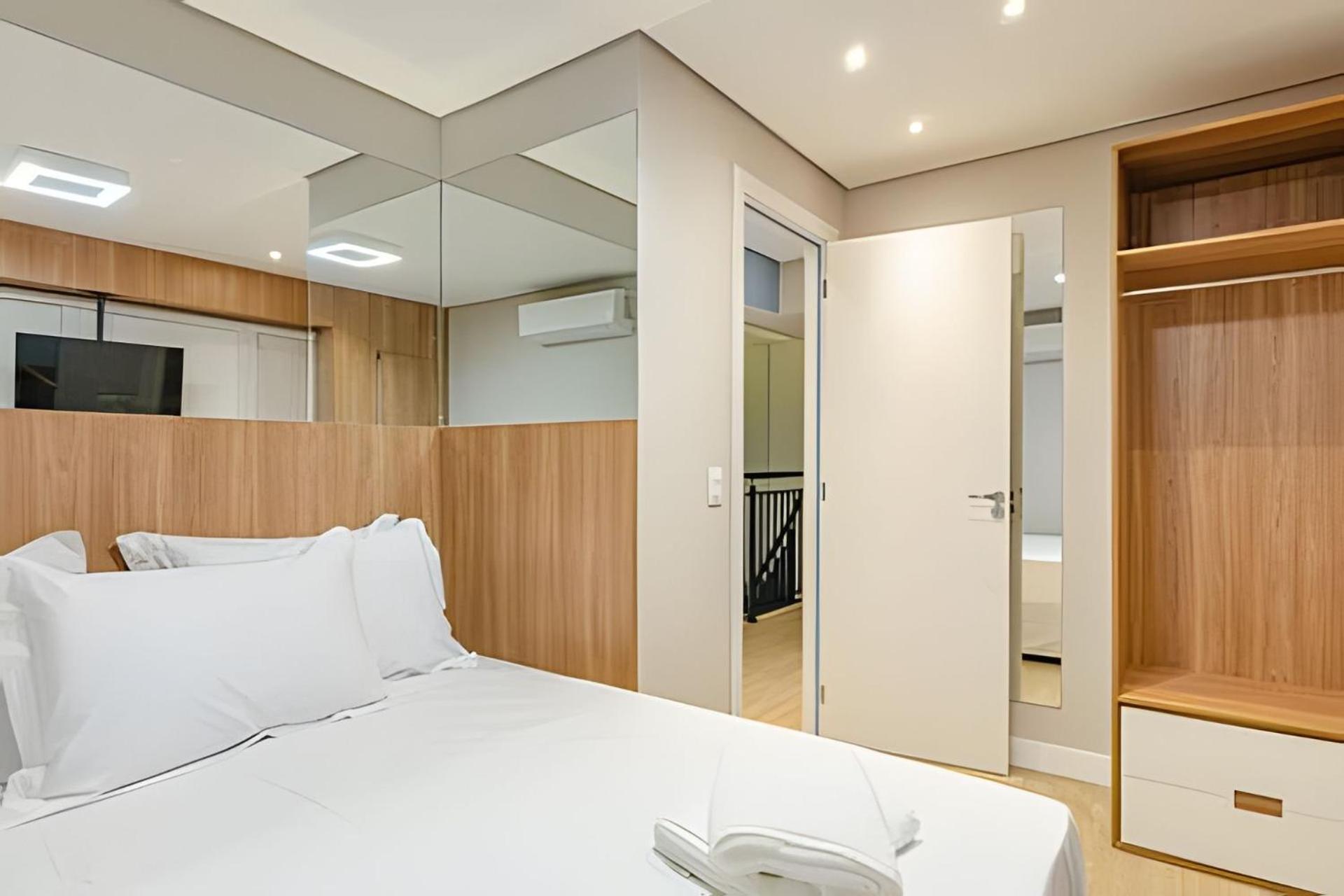 Duplex Incrível, 2 Quartos, varanda, 2 vagas Batel by UROOMS