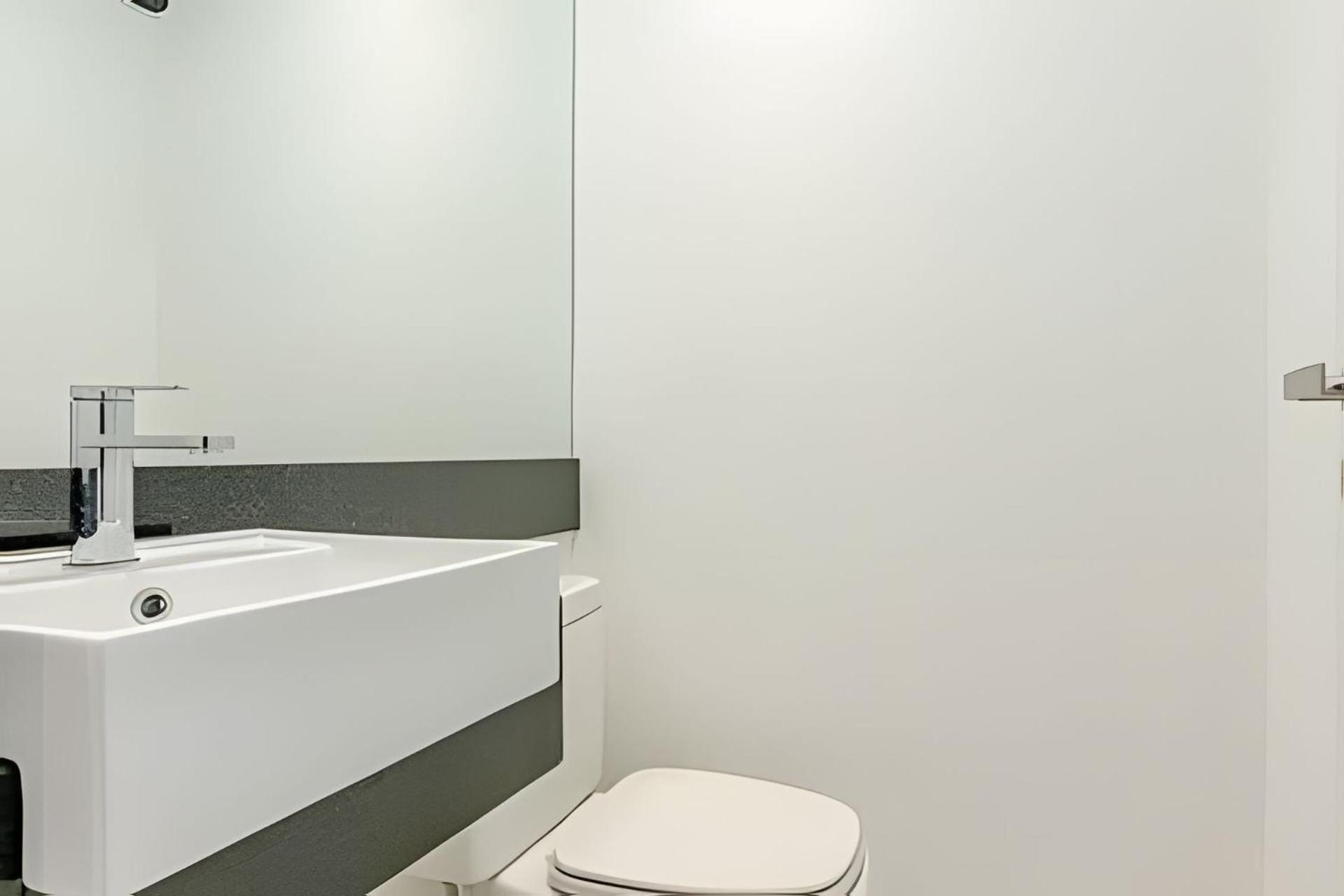 Duplex Incrível, 2 Quartos, varanda, 2 vagas Batel by UROOMS