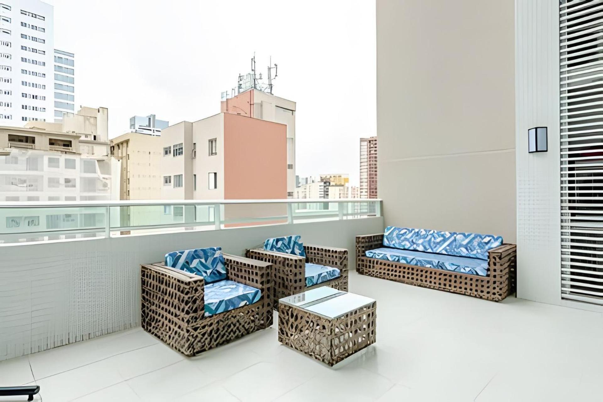 Duplex Incrível, 2 Quartos, varanda, 2 vagas Batel by UROOMS