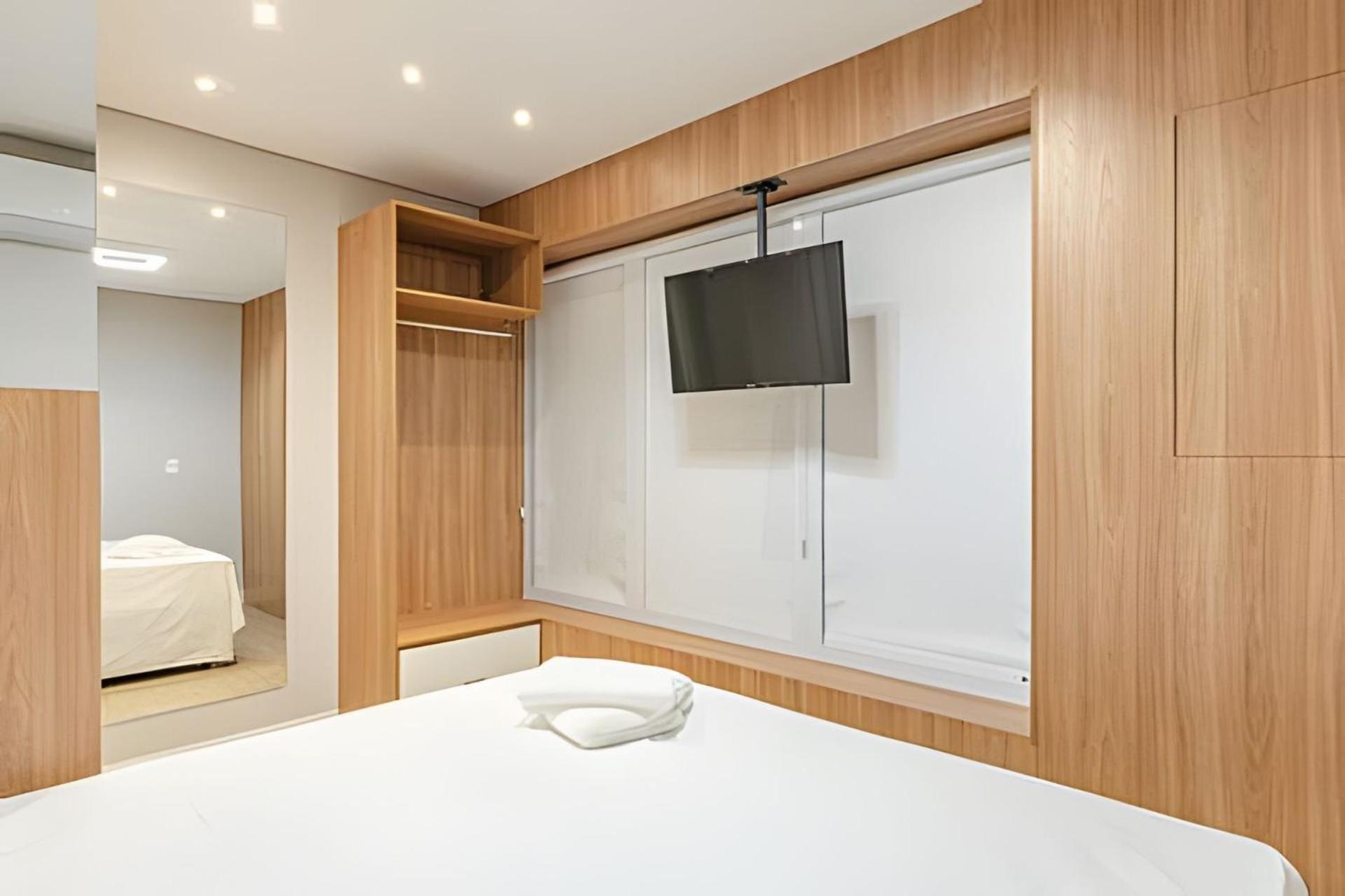 Duplex Incrível, 2 Quartos, varanda, 2 vagas Batel by UROOMS