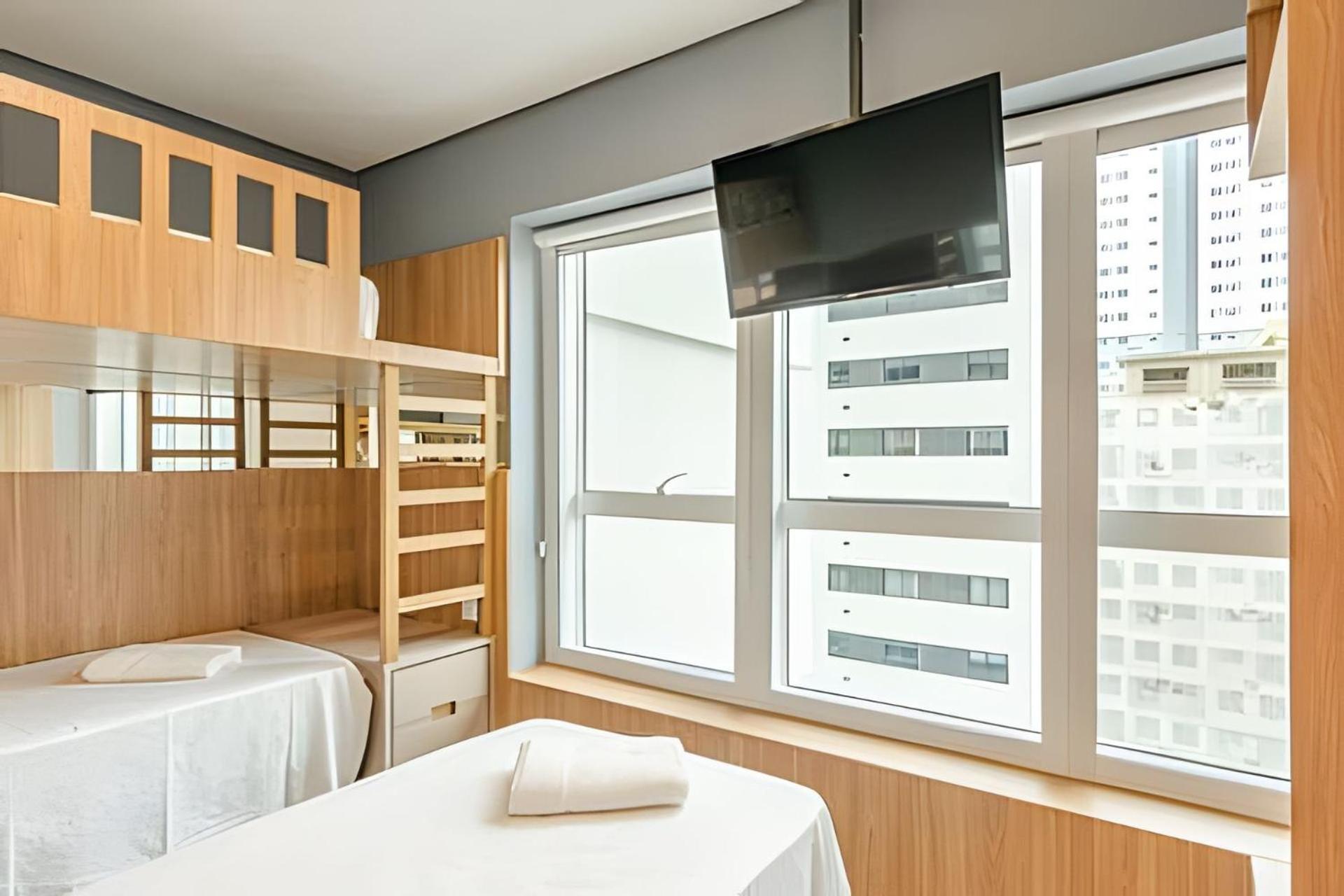 Duplex Incrível, 2 Quartos, varanda, 2 vagas Batel by UROOMS