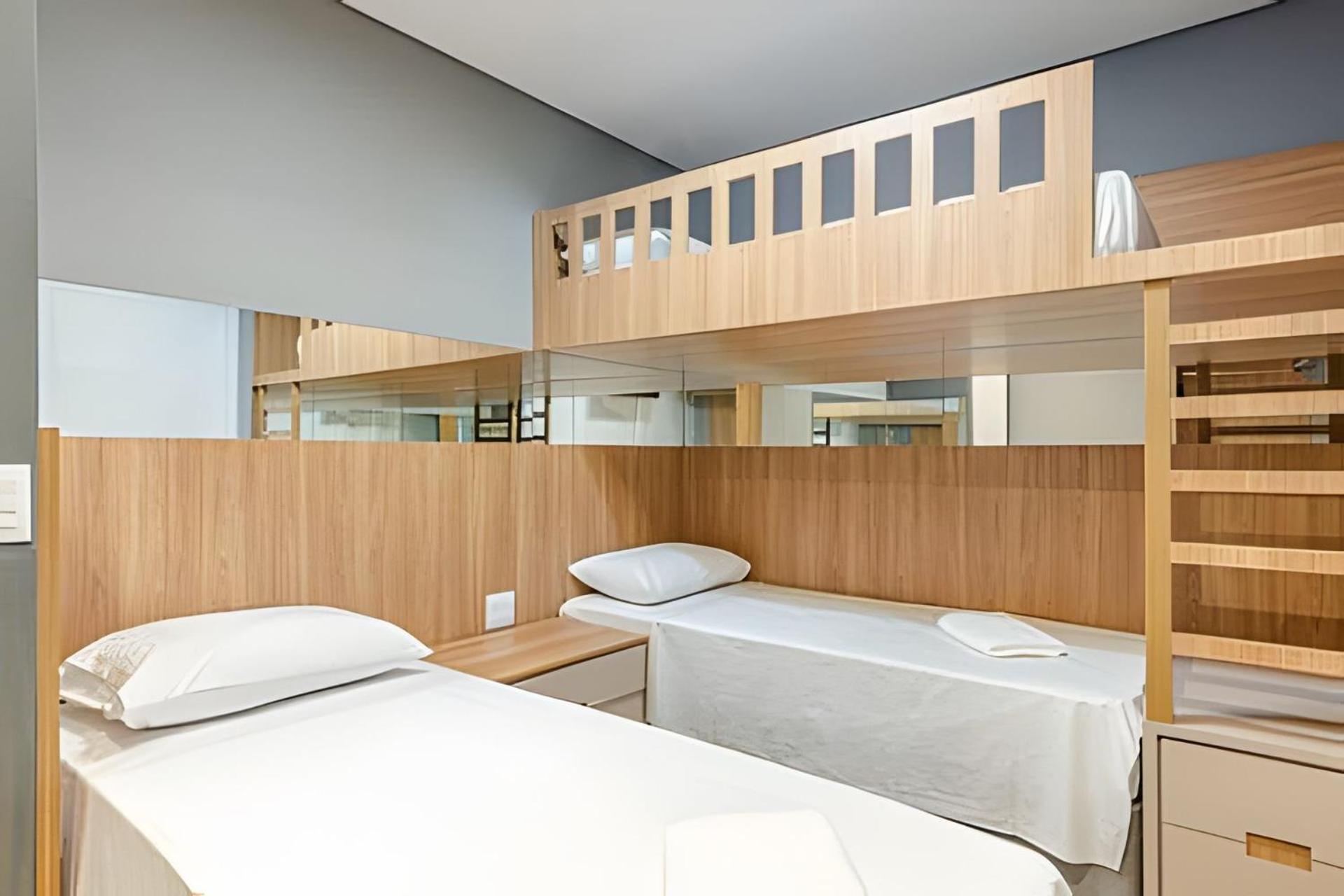 Duplex Incrível, 2 Quartos, varanda, 2 vagas Batel by UROOMS