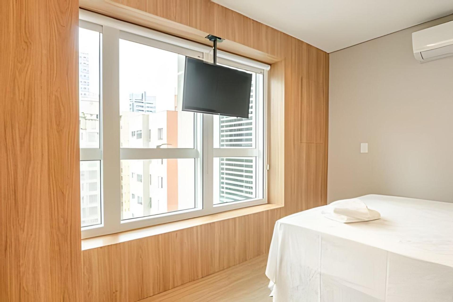 Duplex Incrível, 2 Quartos, varanda, 2 vagas Batel by UROOMS