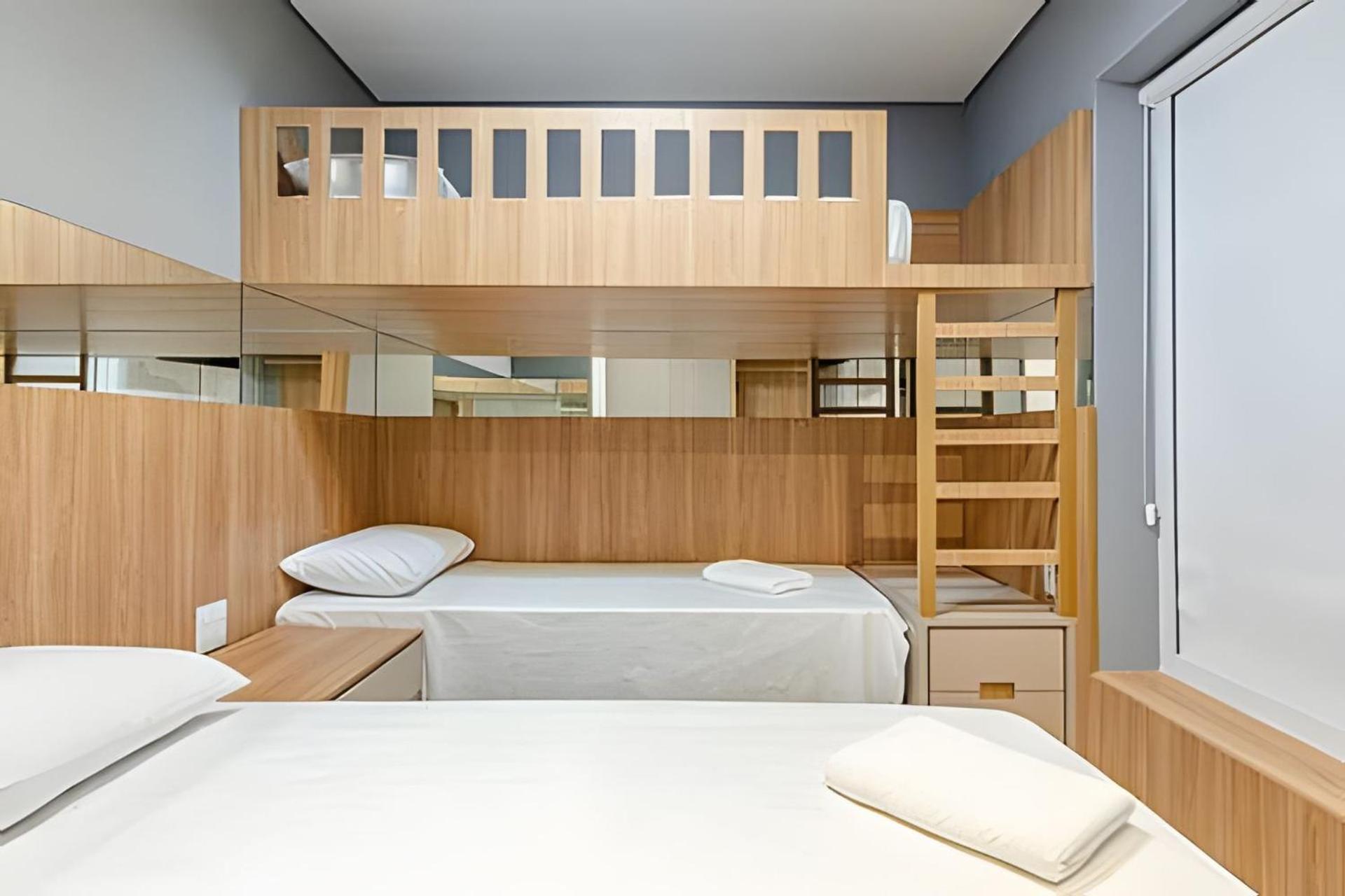 Duplex Incrível, 2 Quartos, varanda, 2 vagas Batel by UROOMS