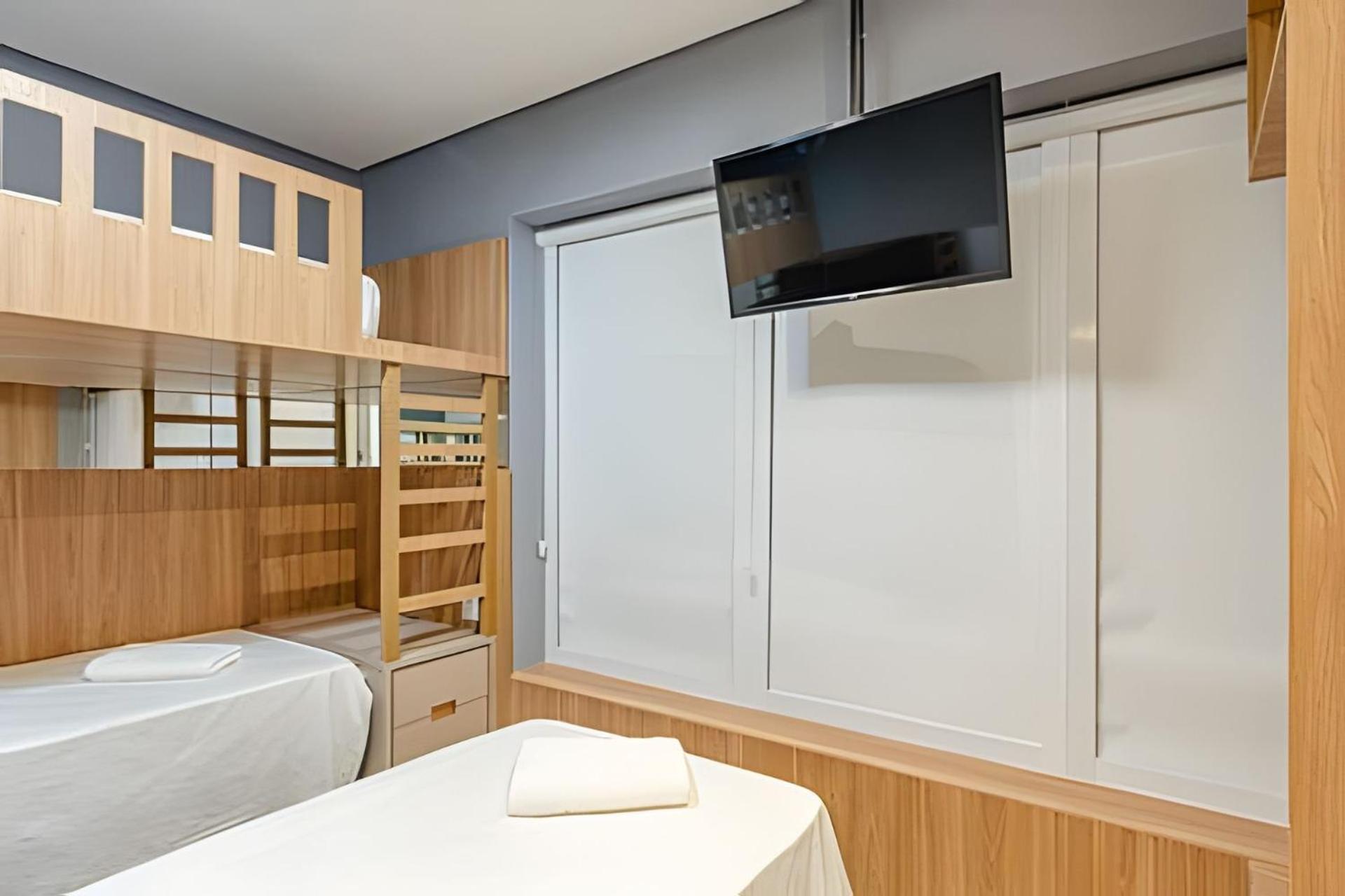 Duplex Incrível, 2 Quartos, varanda, 2 vagas Batel by UROOMS