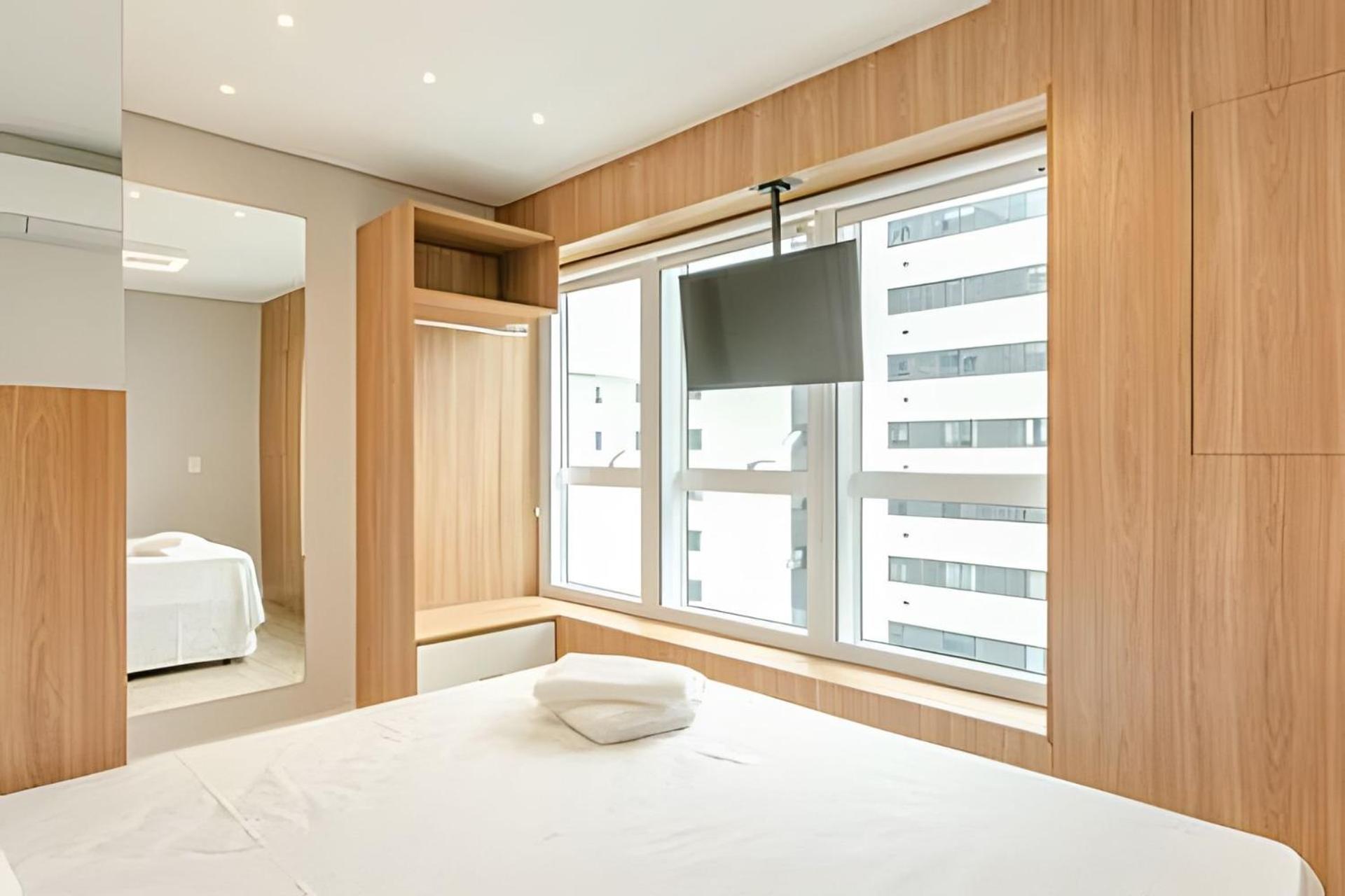 Duplex Incrível, 2 Quartos, varanda, 2 vagas Batel by UROOMS