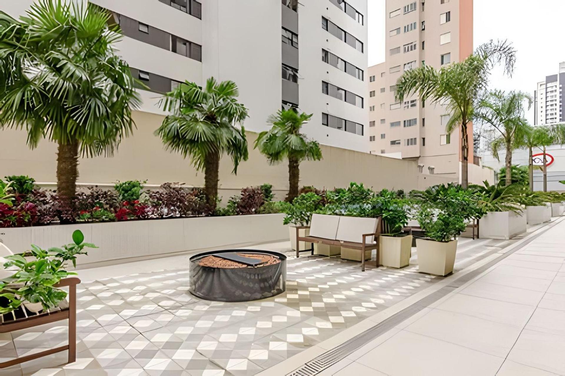 Duplex Incrível, 2 Quartos, varanda, 2 vagas Batel by UROOMS