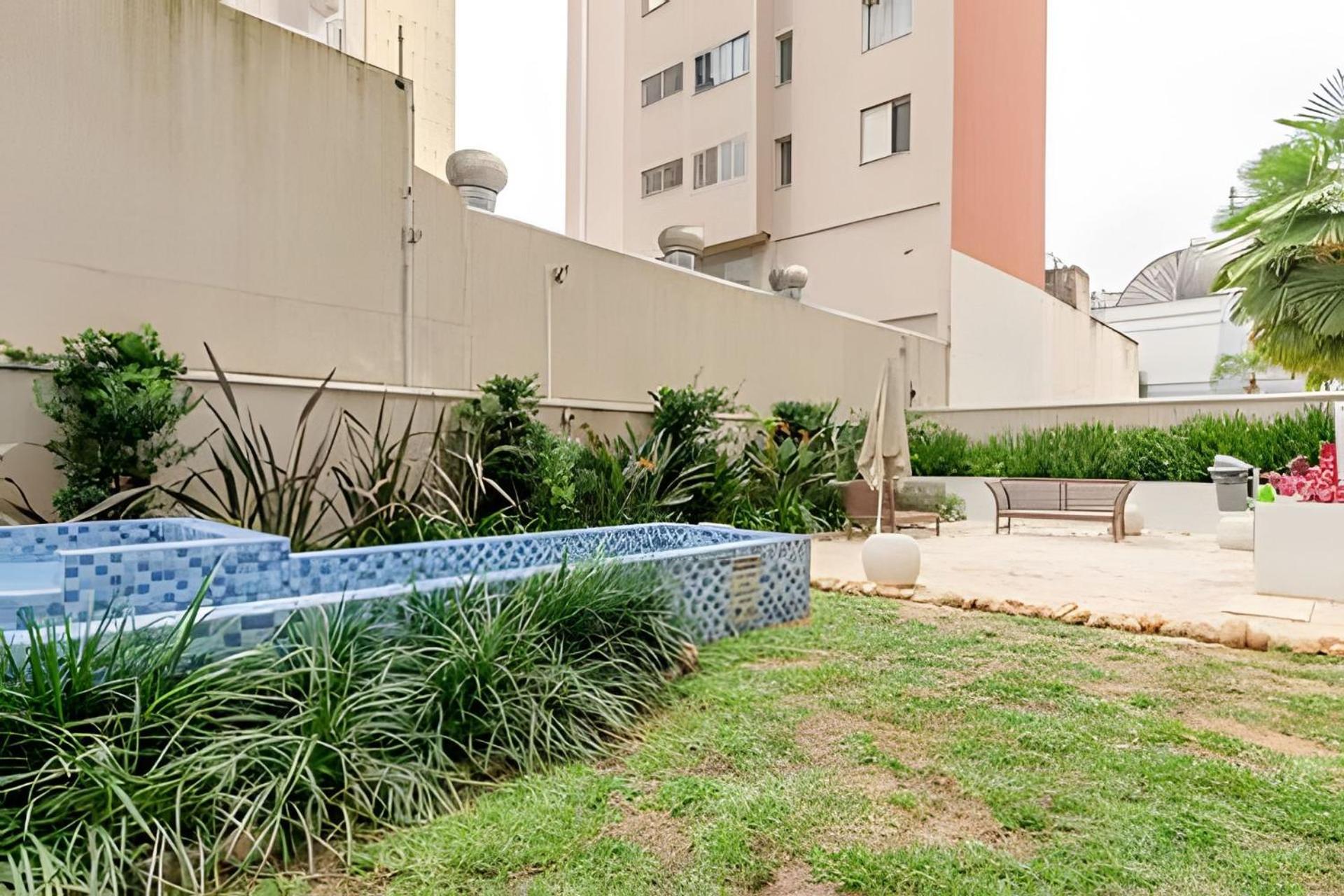 Duplex Incrível, 2 Quartos, varanda, 2 vagas Batel by UROOMS