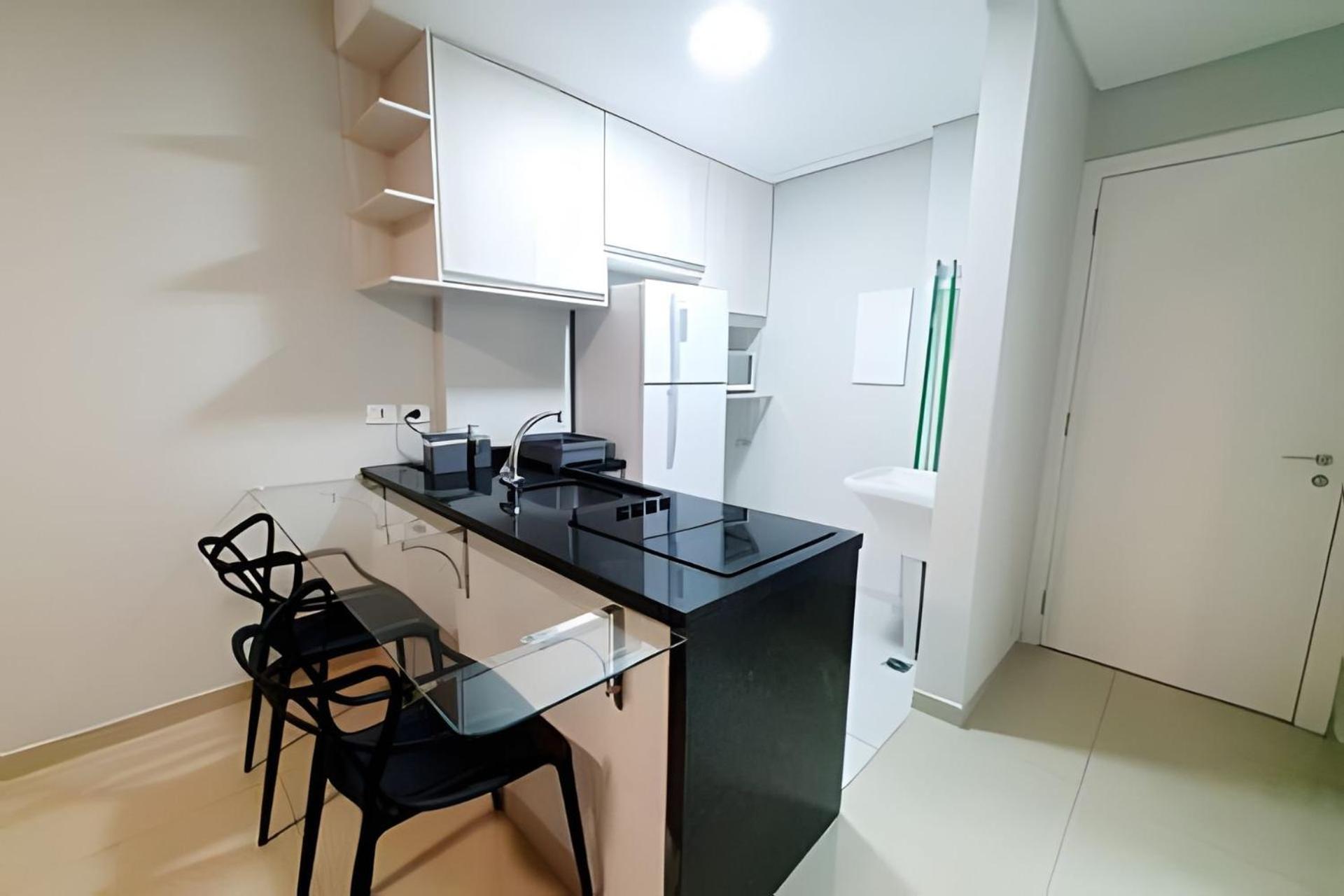 1 quarto, cheio de estilo, condo club Sky com vaga by UROOMS