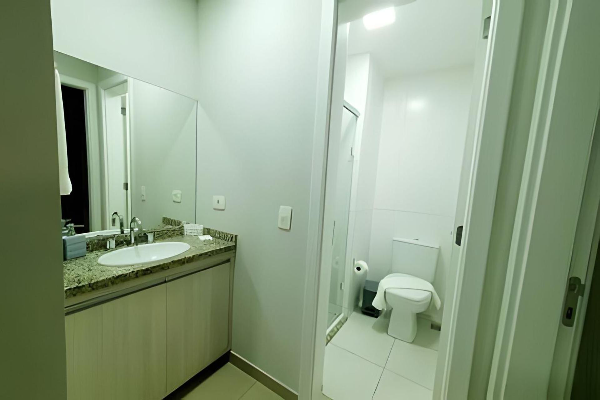 1 quarto, cheio de estilo, condo club Sky com vaga by UROOMS