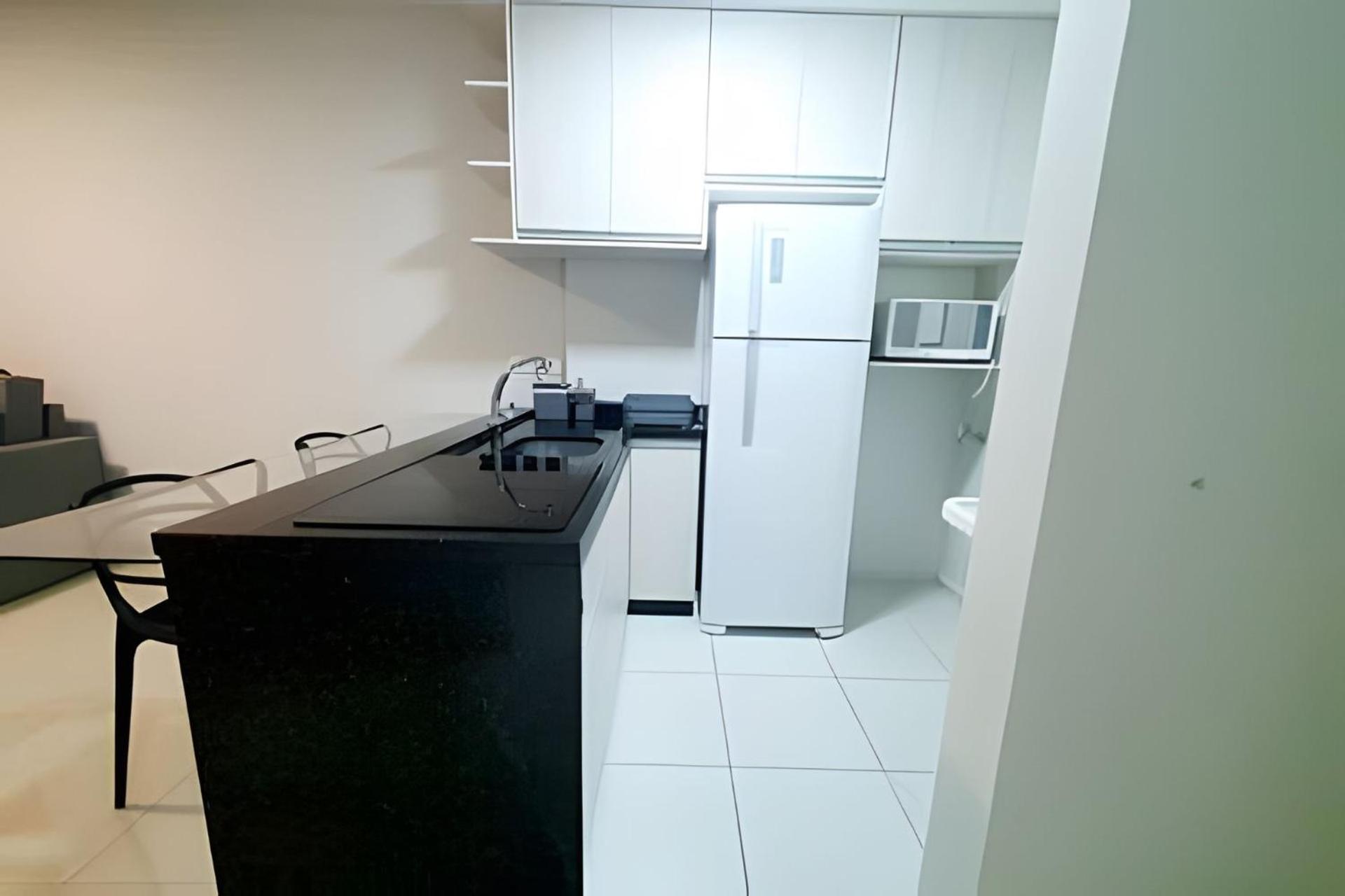 1 quarto, cheio de estilo, condo club Sky com vaga by UROOMS