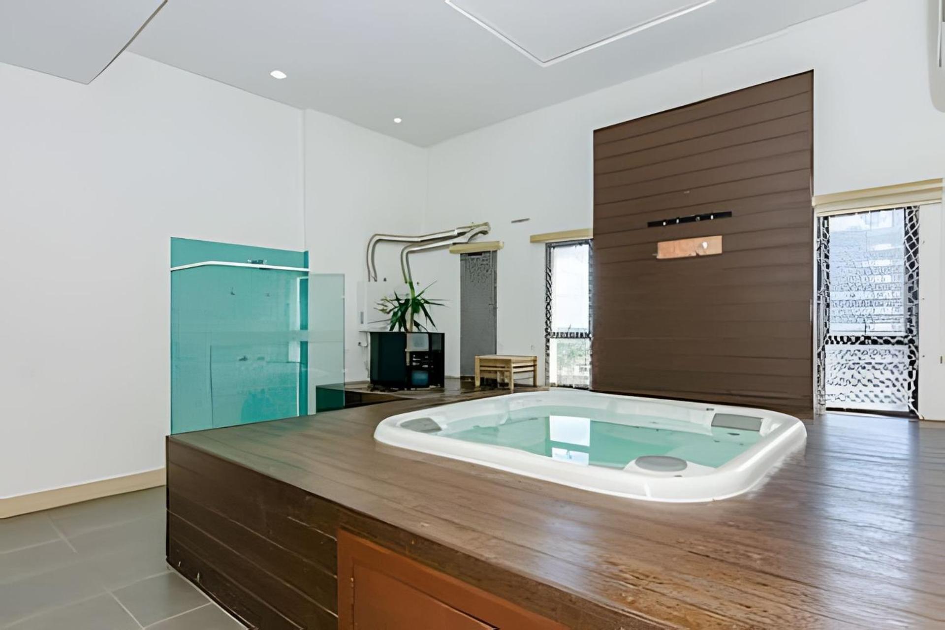 1 quarto, cheio de estilo, condo club Sky com vaga by UROOMS
