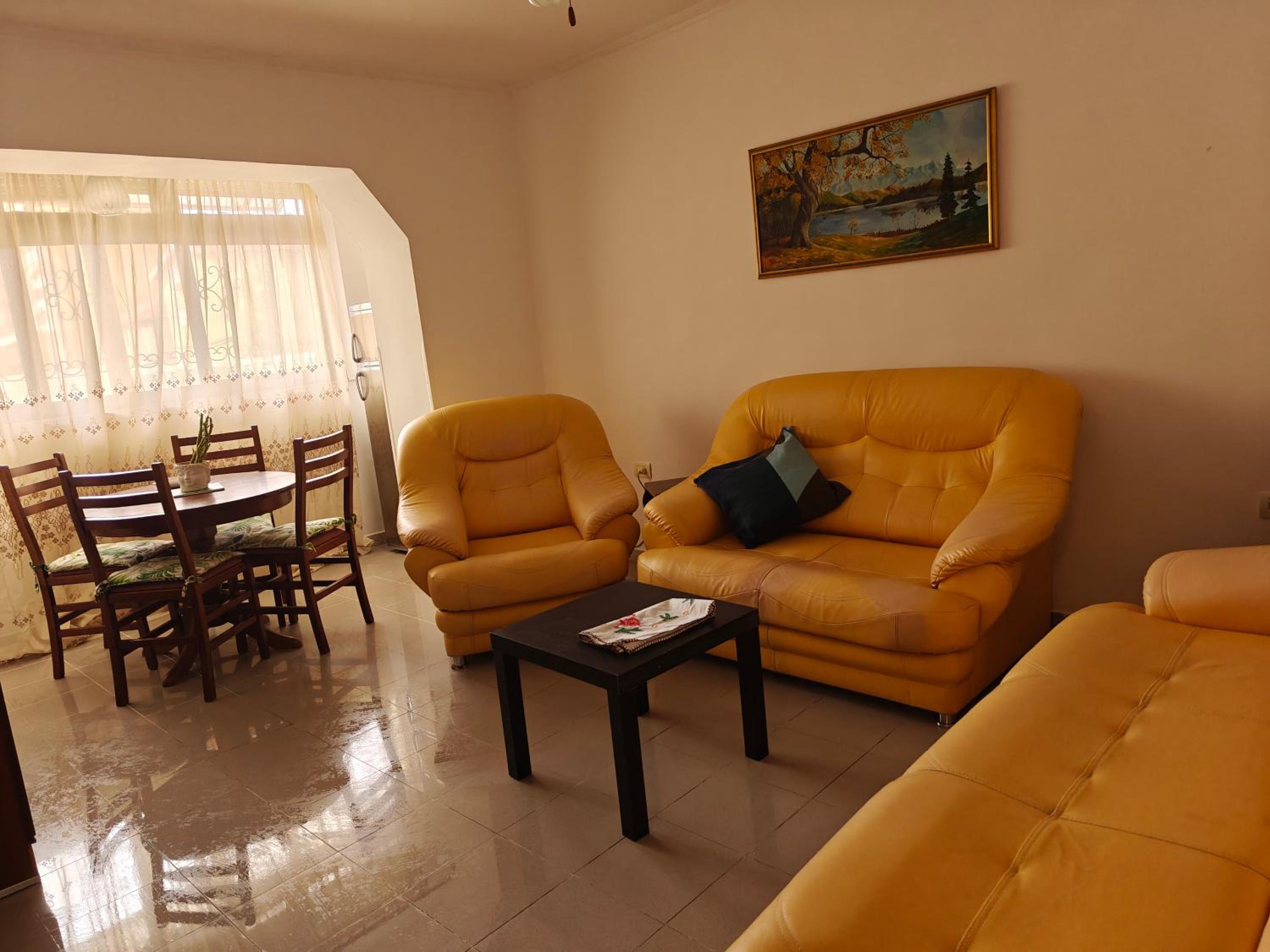 Leti's Flat 5 min from Bllok and from Lake
