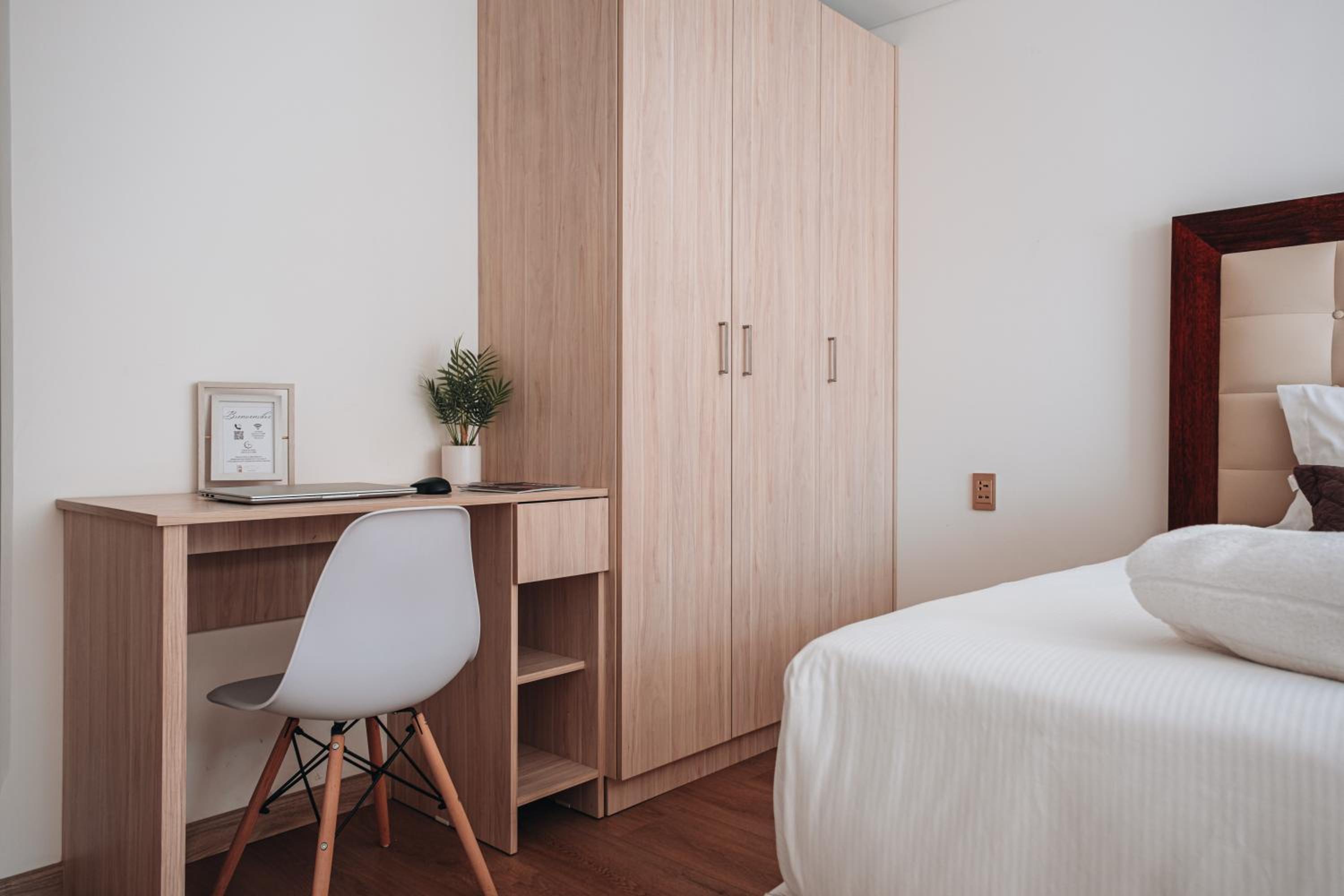 FRATELLI CORP APART HOTEL