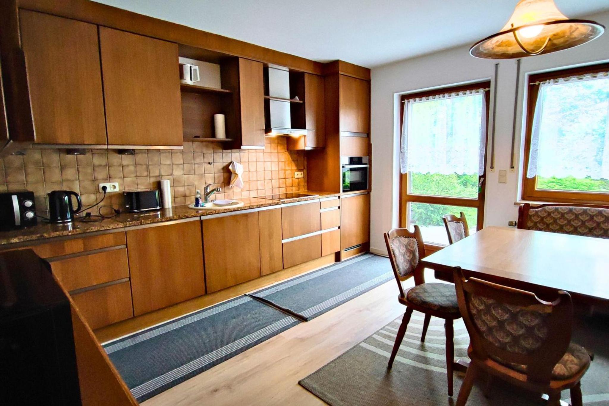 Monteursunterkunft Straßlach- Fitters' accommodation with shared Kitchen & Garden